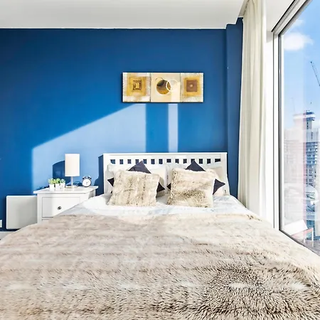 Apartment Centre, Views, Parking, Sleeps 4, Long Offers *