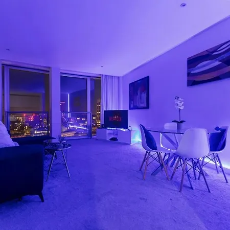 Centre, Views, Parking, Sleeps 4, Long Offers *