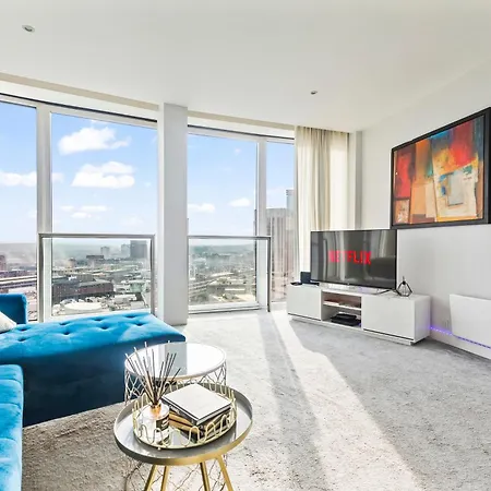 Apartment Centre, Views, Parking, Sleeps 4, Long Offers