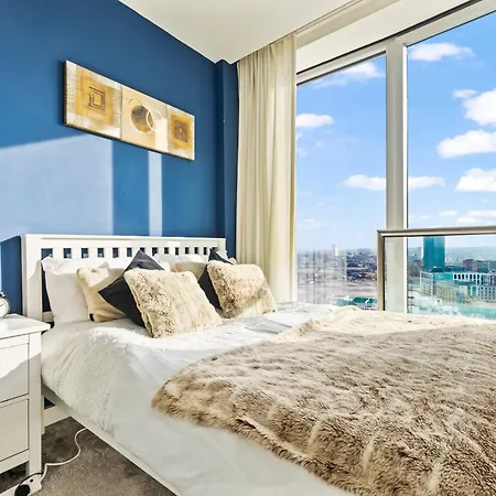 Apartment Centre, Views, Parking, Sleeps 4, Long Offers *