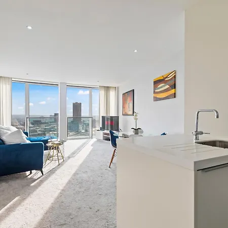 Apartment Centre, Views, Parking, Sleeps 4, Long Offers