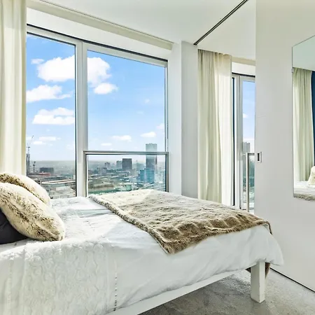 Centre, Views, Parking, Sleeps 4, Long Offers *