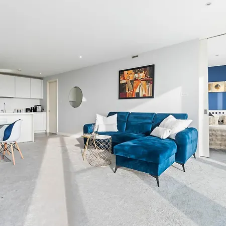 Centre, Views, Parking, Sleeps 4, Long Offers Apartment Birmingham