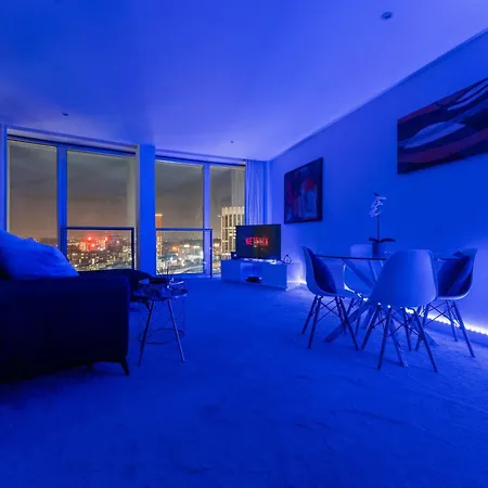 Centre, Views, Parking, Sleeps 4, Long Offers * Birmingham